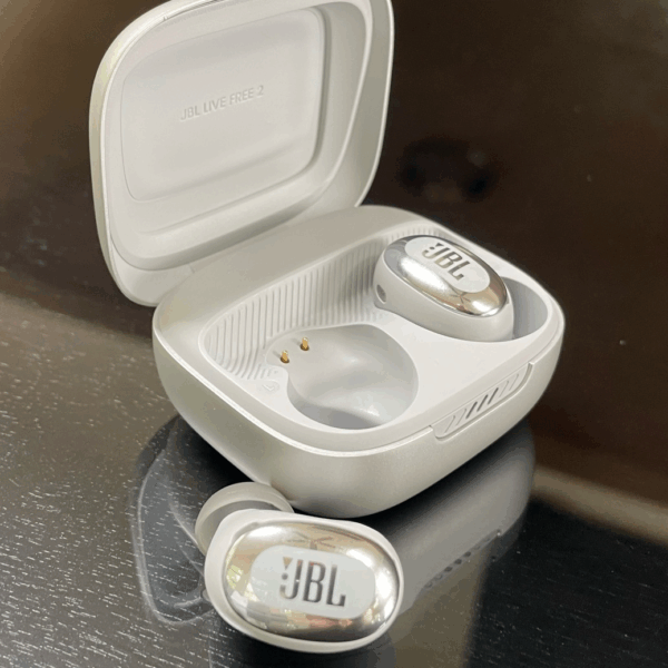 JBL Live Free 2 Audífonos JBL inalámbricos Auriculares con cancelación de ruido JBL carga inalámbrica Audífonos con 6 micrófonos Auriculares con Smart Ambient JBL True Wireless Auriculares con asistente de voz JBL LiveFree 2 con micrófono Audífonos para llamadas y música JBL Live Free 2 con estuche de carga inalámbrica Auriculares JBL Live Free 2 con cancelación de ruido Audífonos JBL con tecnología Smart Ambient y 6 micrófonos