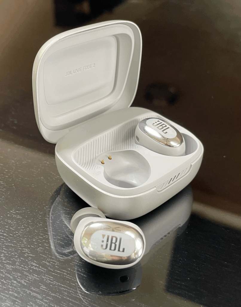 JBL Live Free 2 Audífonos JBL inalámbricos Auriculares con cancelación de ruido JBL carga inalámbrica Audífonos con 6 micrófonos Auriculares con Smart Ambient JBL True Wireless Auriculares con asistente de voz JBL LiveFree 2 con micrófono Audífonos para llamadas y música JBL Live Free 2 con estuche de carga inalámbrica Auriculares JBL Live Free 2 con cancelación de ruido Audífonos JBL con tecnología Smart Ambient y 6 micrófonos
