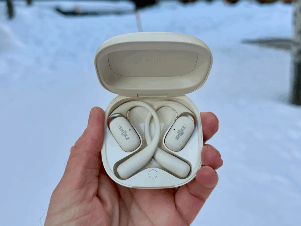 Shokz OpenFit diseño de oreja abierta Auriculares Shokz OpenFit con gancho ergonómico Shokz OpenFit resistentes al sudor para deporte Estuche de carga Shokz OpenFit – batería hasta 28 horas